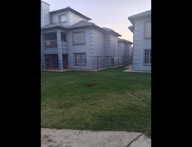 2 BEDROOM APARTMENT FOR SALE IN CRYSTAL PARK